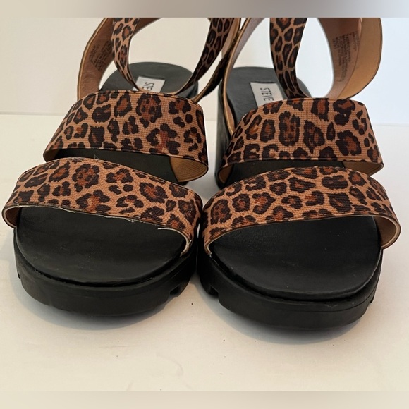 Steve Madden Haidar Women's Stretchy Cushioned Footbed Round Toe Heels - Picture 11 of 16